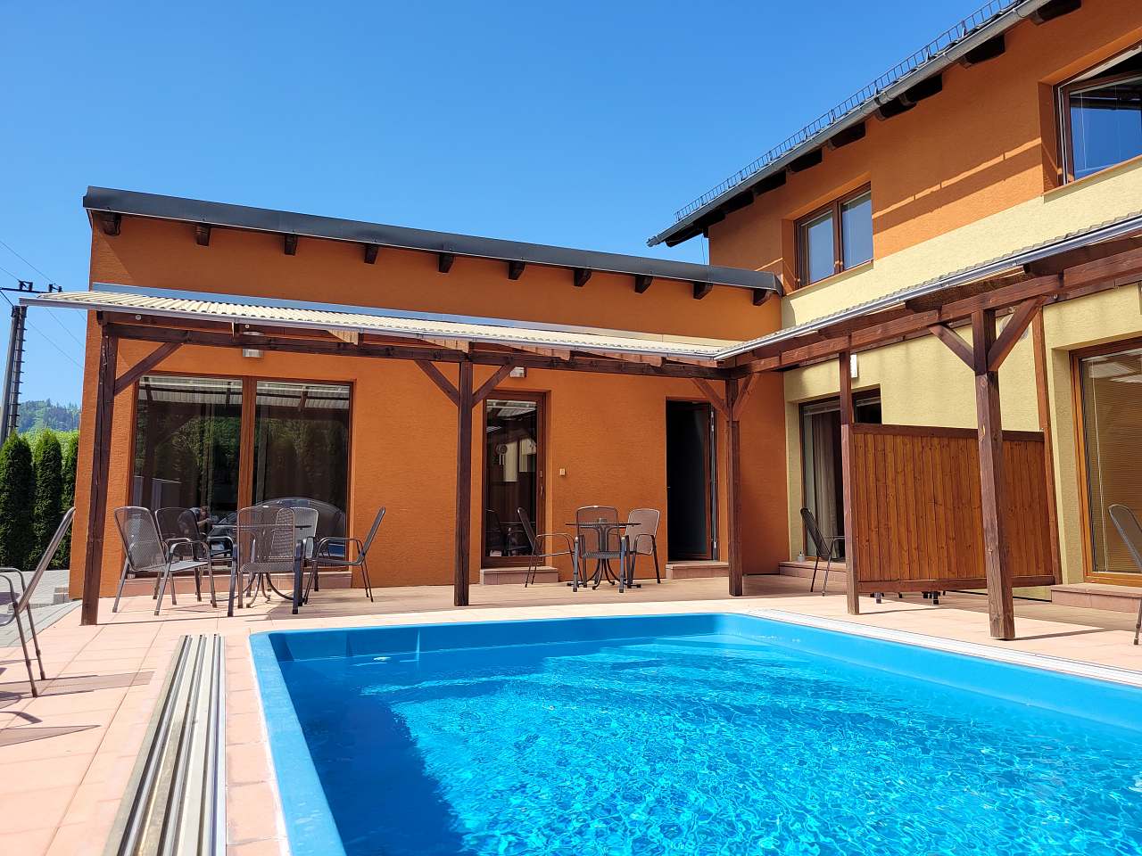 bazen-pohled-na-apartman